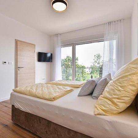 Villa Jlo1 Mit Beheizbarem Pool Peroj Esterno foto