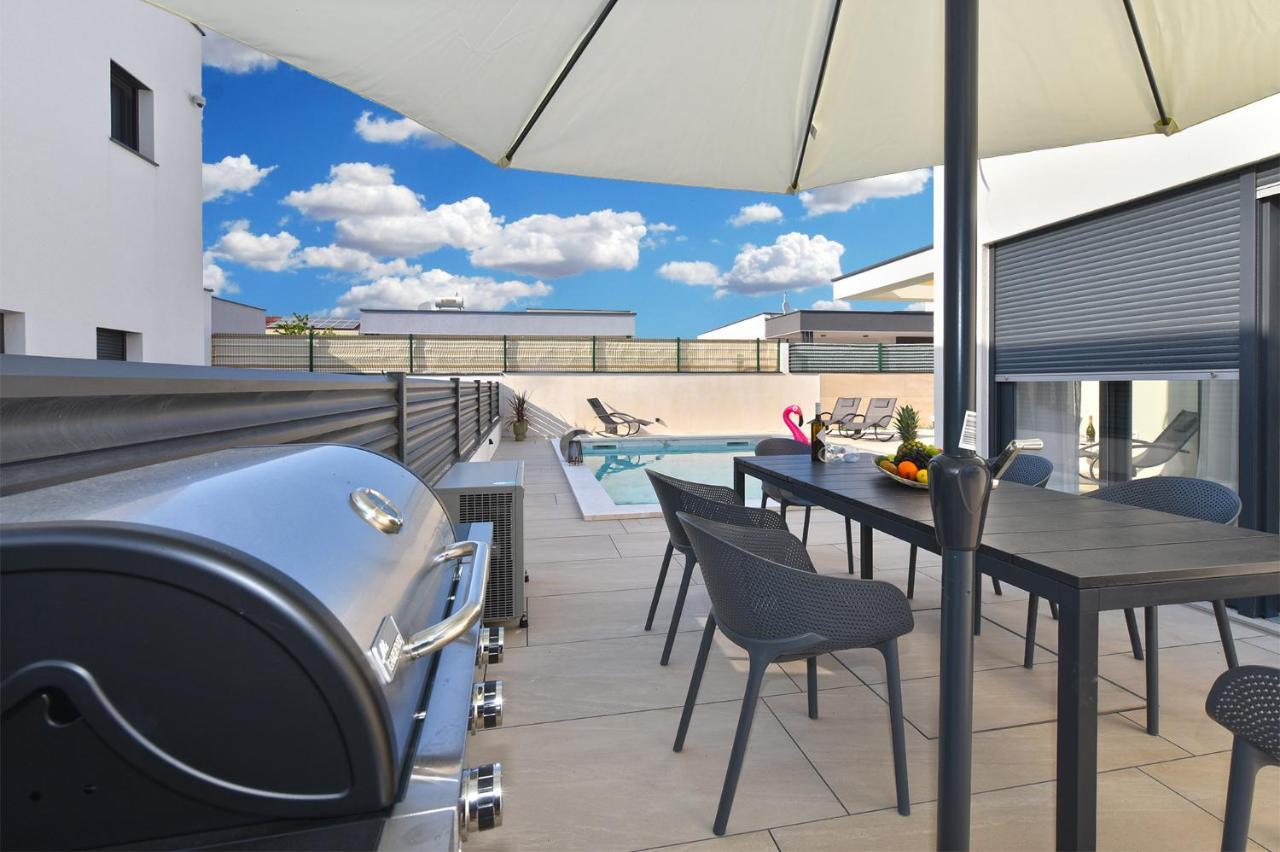 Villa Jlo1 Mit Beheizbarem Pool Peroj Esterno foto