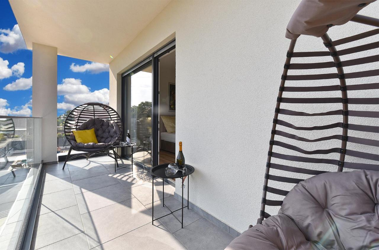 Villa Jlo1 Mit Beheizbarem Pool Peroj Esterno foto