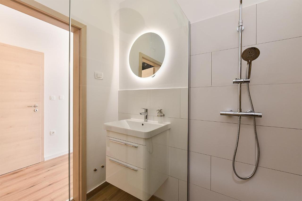Villa Jlo1 Mit Beheizbarem Pool Peroj Esterno foto